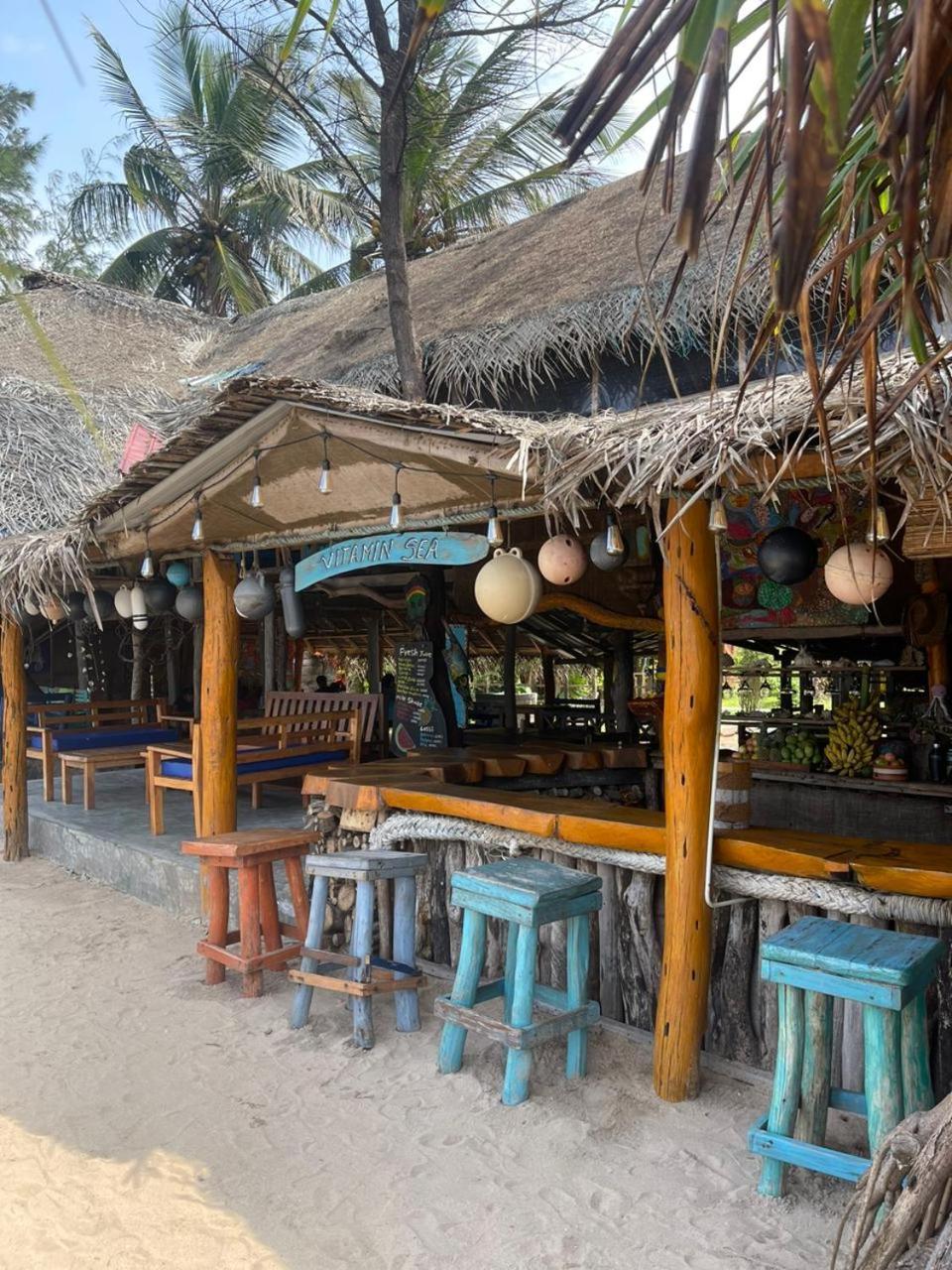 Vitamin Sea Beach Cabana & Hostel Nilaveli Exterior foto