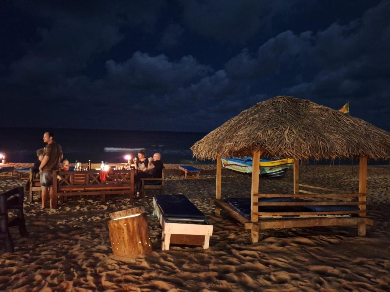Vitamin Sea Beach Cabana & Hostel Nilaveli Exterior foto